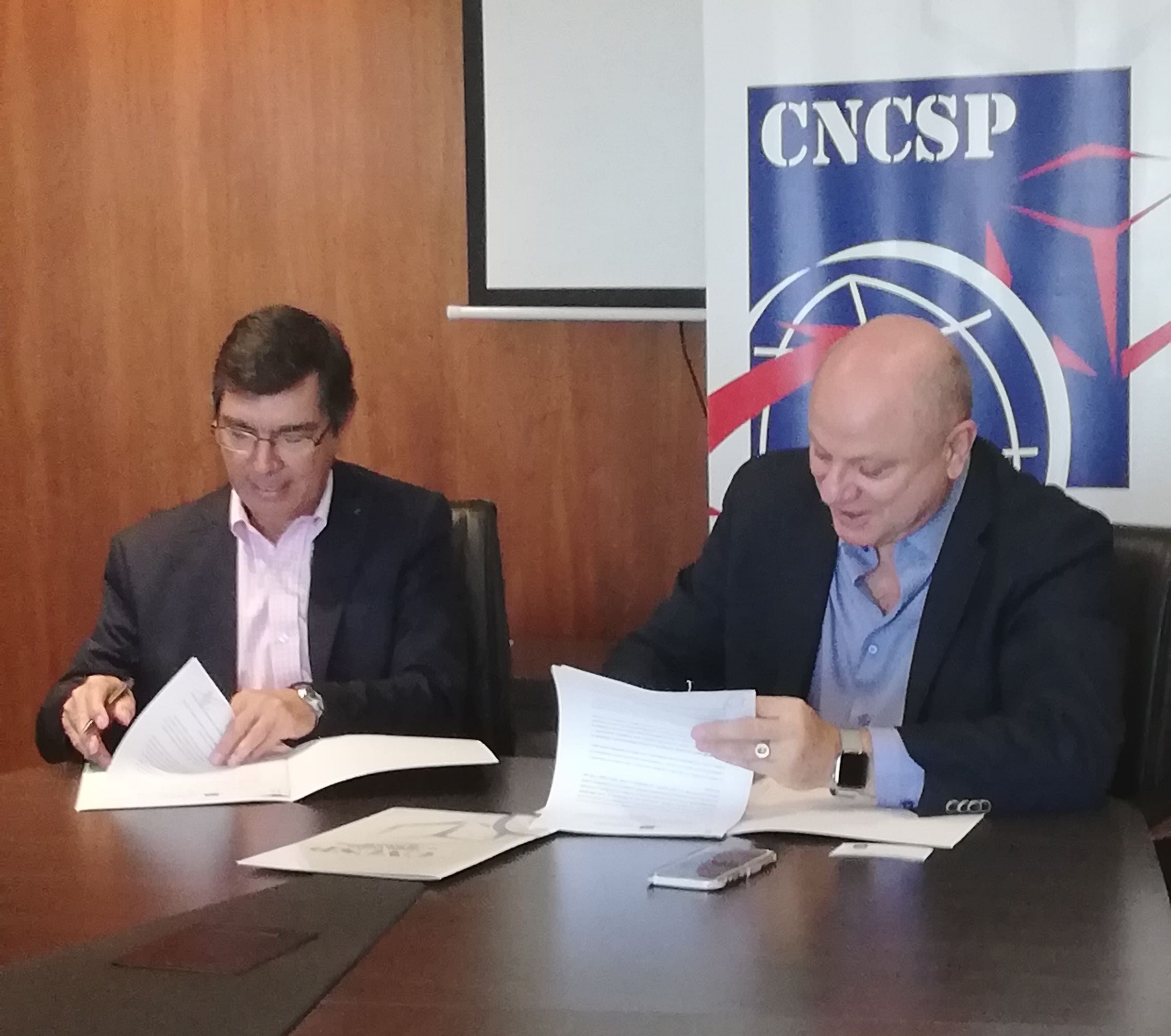 La CNCSP y Juntos por la Educación firman convenio de cooperación