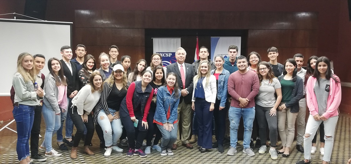 Universidad Americana visita la Cámara de Comercio y Servicios