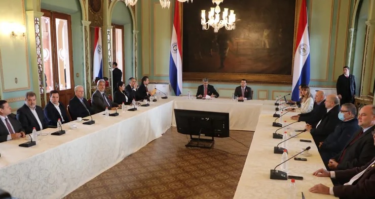 La CNCSP junto con otros gremios como la ARP, UIP, UGP, se reunieron con el Ejecutivo solicitando prudencia para mantener estabilidad