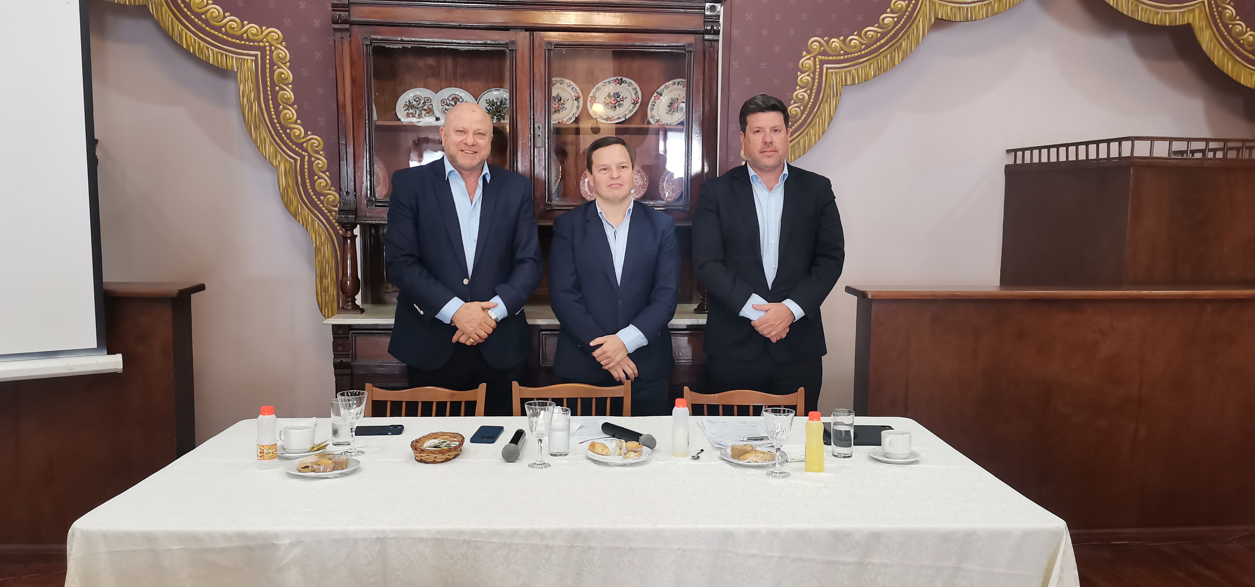 Desayuno de trabajo con Javier Giménez: Trabajar en conjunto para generar inversión y mejorar la calidad de vida de la ciudadanía