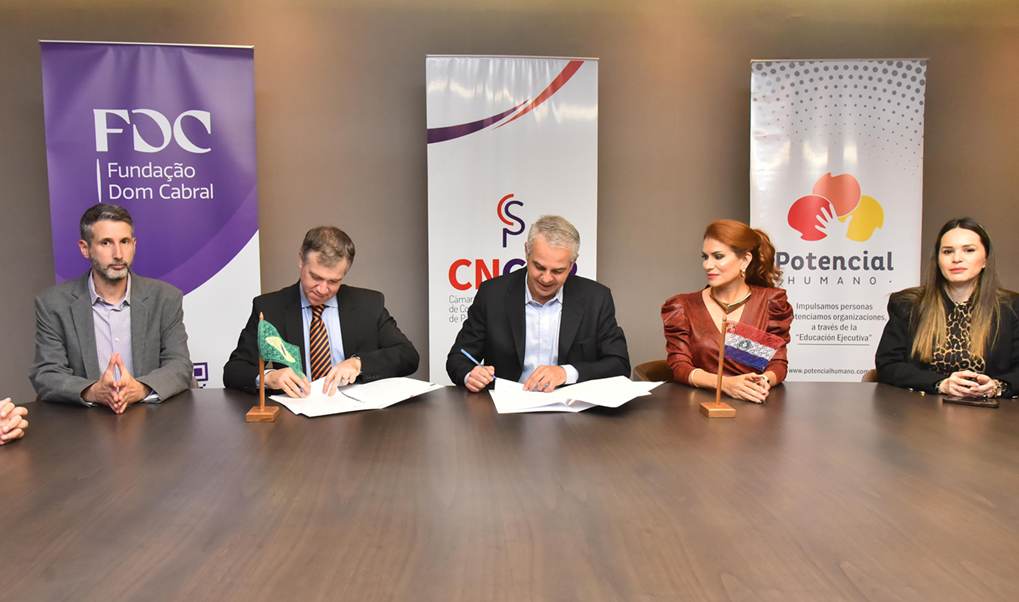CNCSP y Fundación Don Cabral firman convenio para fortalecer la competitividad empresarial en Paraguay